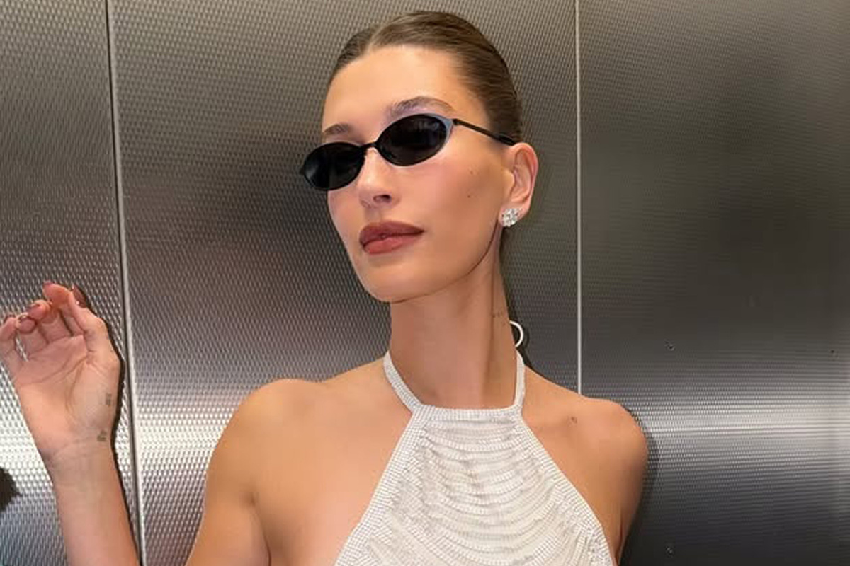     Хейли Бибер в мини-платье без бюстгальтера появилась на вечеринке после «Грэмми» - 9 фото