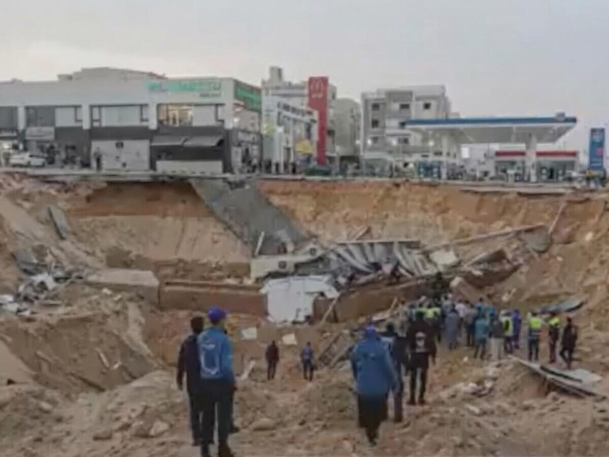    Воронка на месте обвала грунта в Каире, Египет | © Кадр видео из соцсетей