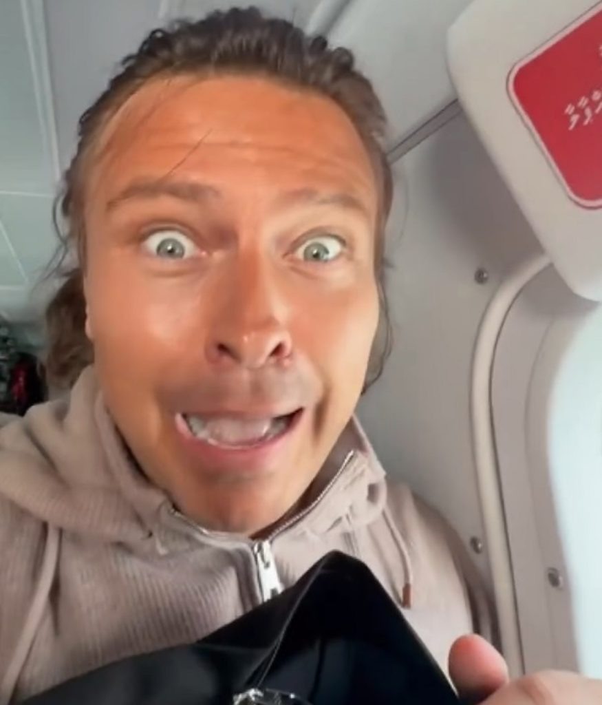 Скриншот с видео из социальной сети Прохора Шаляпина, запрещённой в России📷    Самолёт держится на молитвах: волгоградский шоумен Прохор Шаляпин признался в сильнейшей фобии
