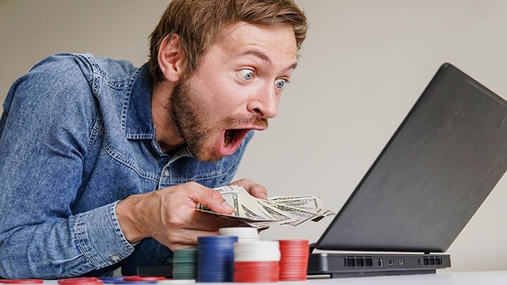    Желающих разбогатеть в один клик в нашей стране - внимание! - около 15 миллионов человек. Фото: Gleb Usovich/Shutterstock