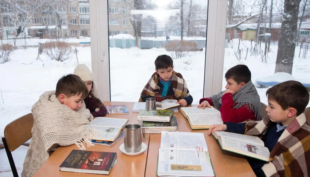Дети занимаются самостоятельно дома.