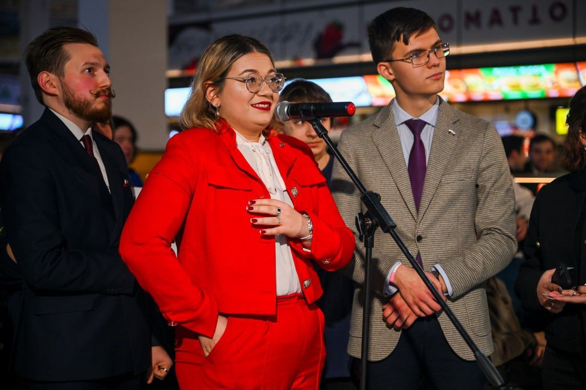 Председатель ЛДПР Леонид Слуцкий поговорил с молодёжью в формате ток-шоу