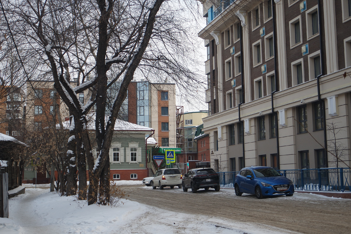 отреставрированный симпатичный особняк Замятиных стоит уже по улице Сурикова