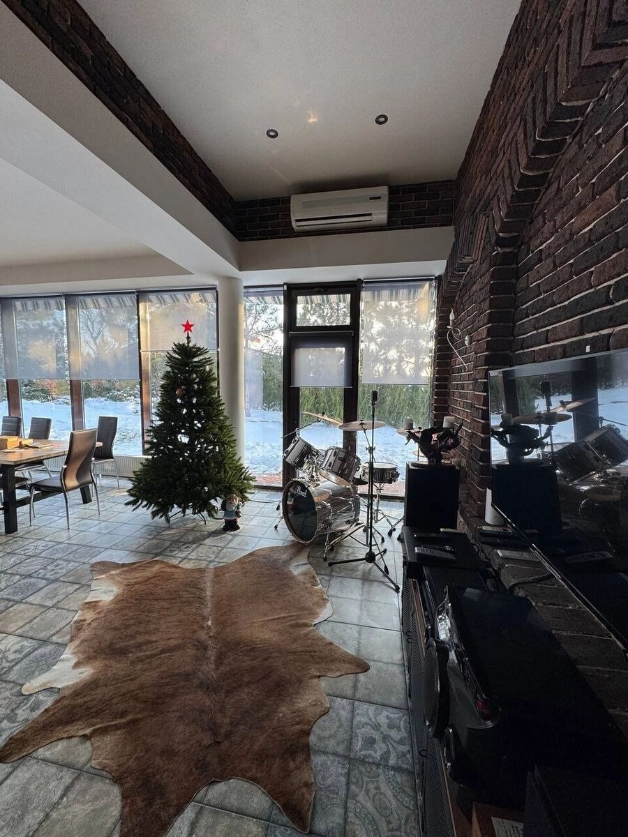    появились кадры, на которых запечатлен интерьер особняка, как утверждается, загородного клуба «Олд Хаус»   ТГ «Выстрел в голову»