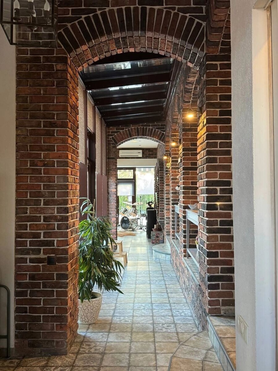    появились кадры, на которых запечатлен интерьер особняка, как утверждается, загородного клуба «Олд Хаус»   ТГ «Выстрел в голову»