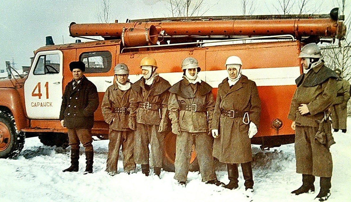    Советские пожарники. Источник изображения: drive2.ru