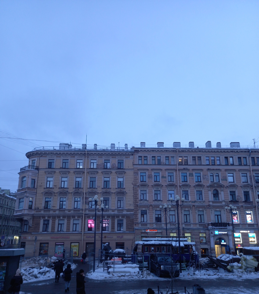 Возле метро Василеостровская.