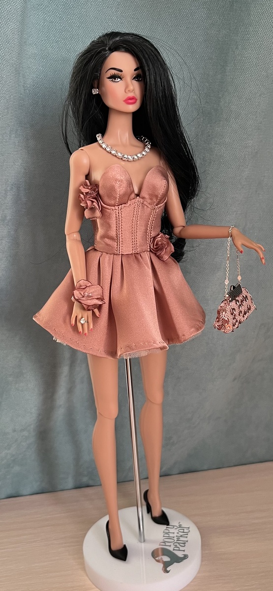 Вечерний образ для Поппи Паркер. 