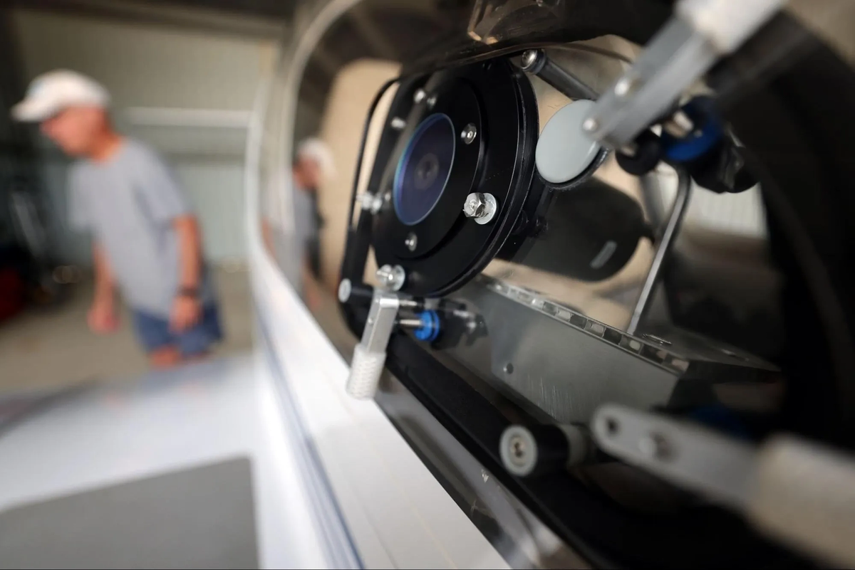    Излучаемый датчиком микроволновый сигнал меняется, когда он покрывается водой или льдом