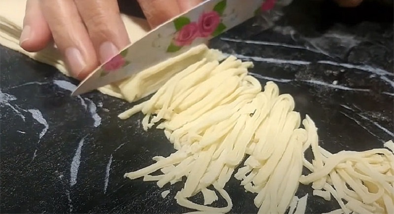 Угра: домашний суп с куриными фрикадельками и лапшой – простой секрет восточного уюта 