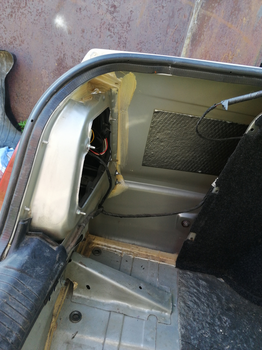 Вот такой вид после снятия боковых панелей.