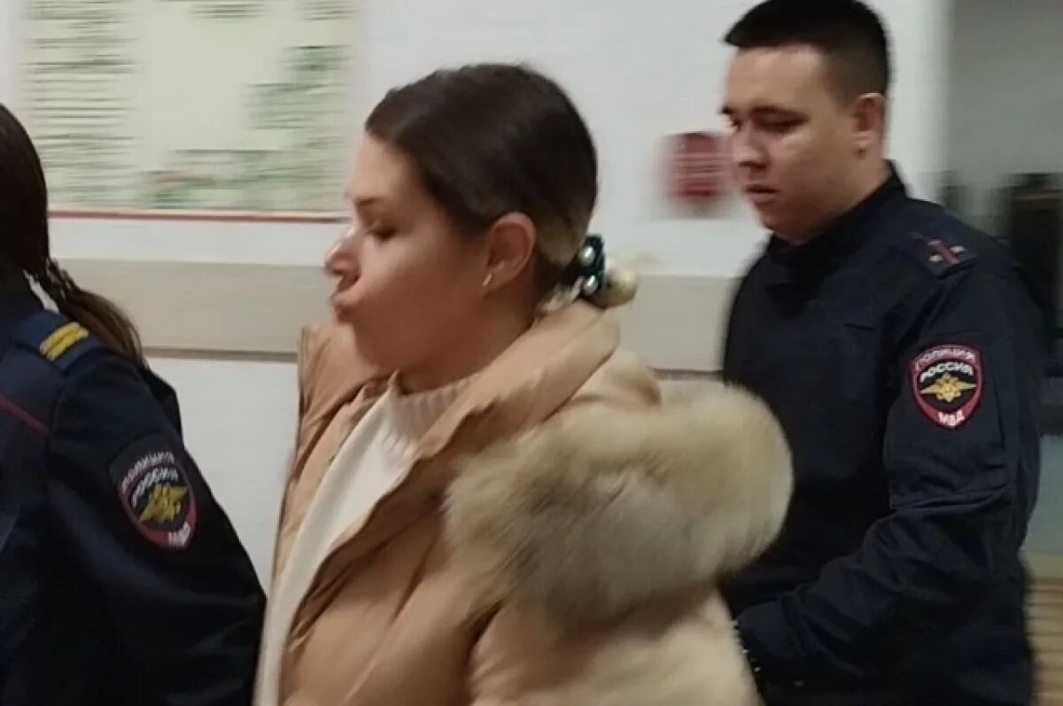    Зал суда не смог вместить всех желающих услышать решение по делу Тарховой