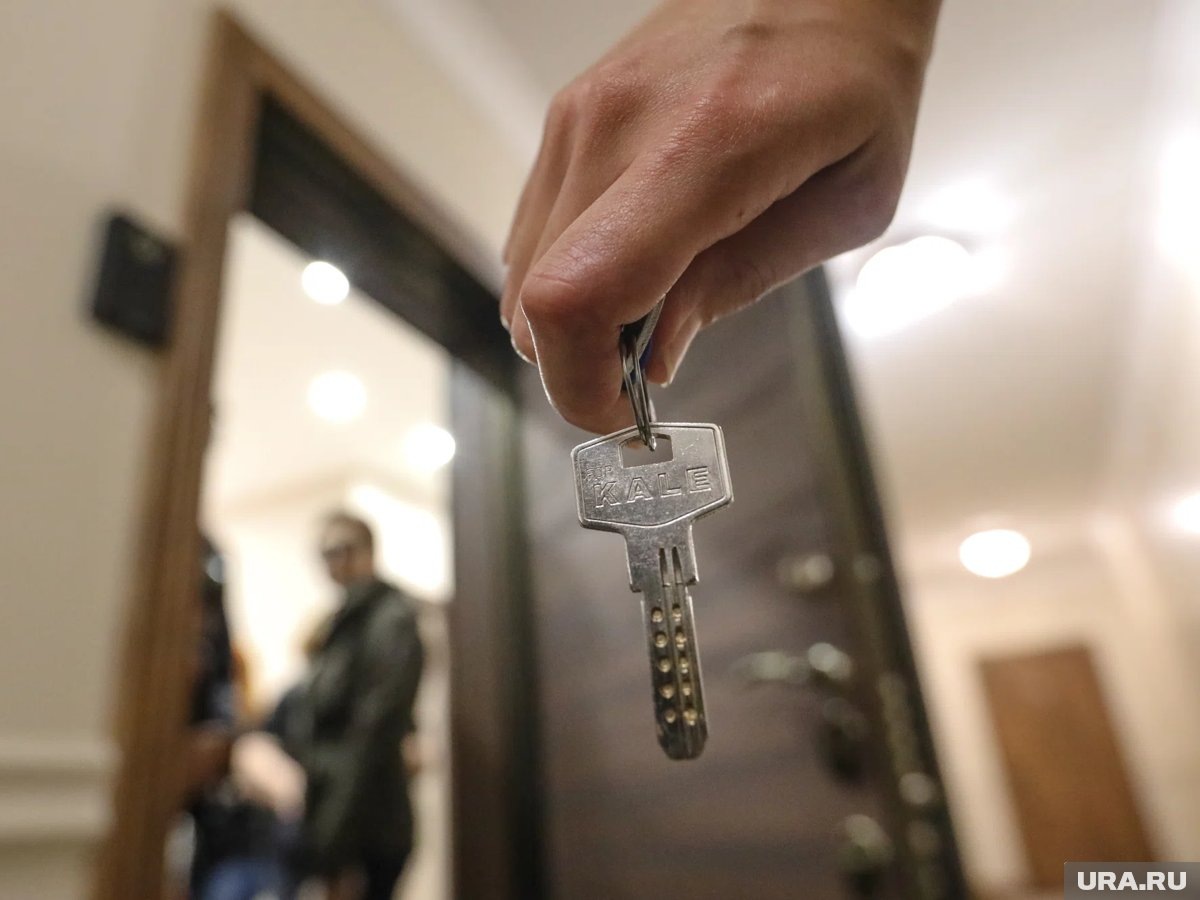     Многие семьи поторопились купить квартиры, пока не изменились правила льготной программы, говорит Константин Апрелев