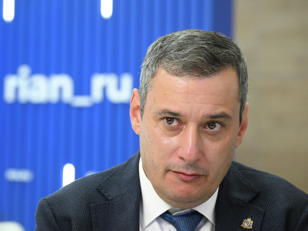    Александр Хинштейн на стенде РИА Новости на ПМЭФ-2025 | © РИА Новости / Александр Кряжев