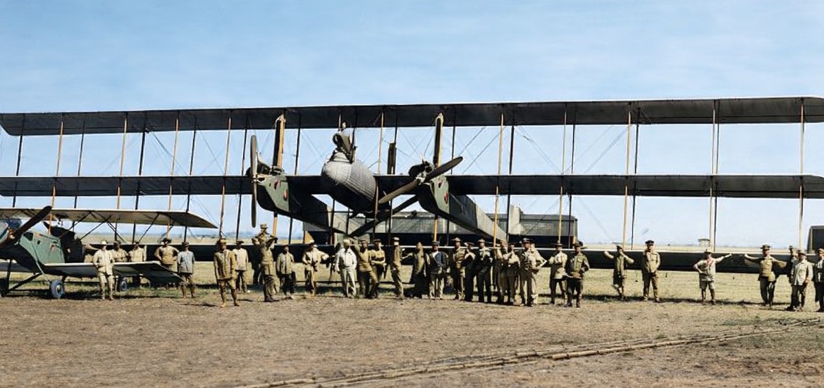 Фотография тяжелого бомбардировщика-триплана Caproni Ca.4 ВВС Италии