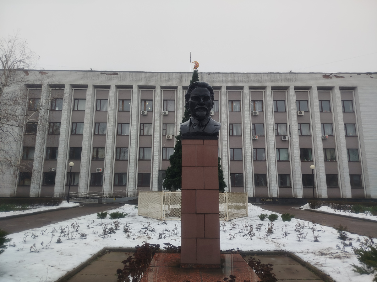 Памятник "всесоюзному старосте" (М.И. Калинину, 1875 - 1946).