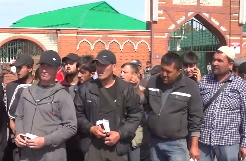 "Мы не трудимся на Россию, мы живём за её счёт": как мигранты из Азии хитростью отлынивают от работы дворниками