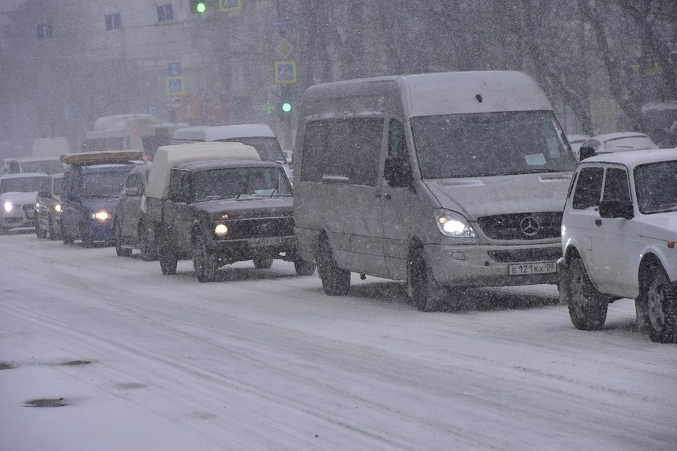   Снегопад прогнозируют до конца суток. Дмитрий КУТЕПОВ