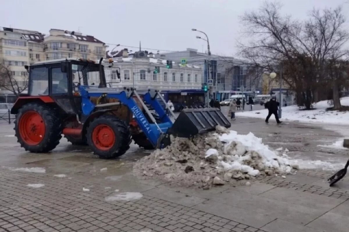    Коммунальные службы Астрахани вывезли более 900 кубометров снега и воды