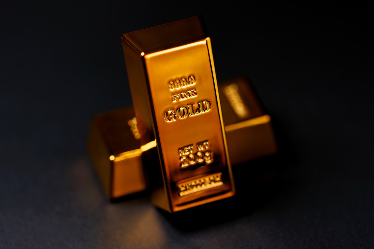    Еще в январе золото продолжало бить рекорды. 27 января Банк России впервые с 1997 года установил учетную цену за грамм золота выше 12 тыс. рублей — на 27 января она составила 12 088,55 рубля.   
Фото: «БИЗНЕС Online»