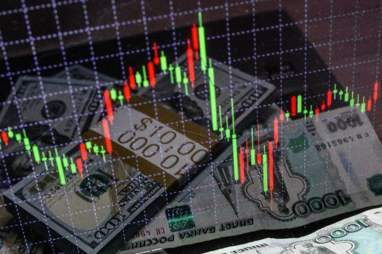    Фаза повышенной волатильности в драгметаллах, скорее всего, не будет длительной и даже может завершиться к середине — концу лета, ожидают в (ПСБ).   
Фото: © Bulkin Sergey / news.ru / www.globallookpress.com