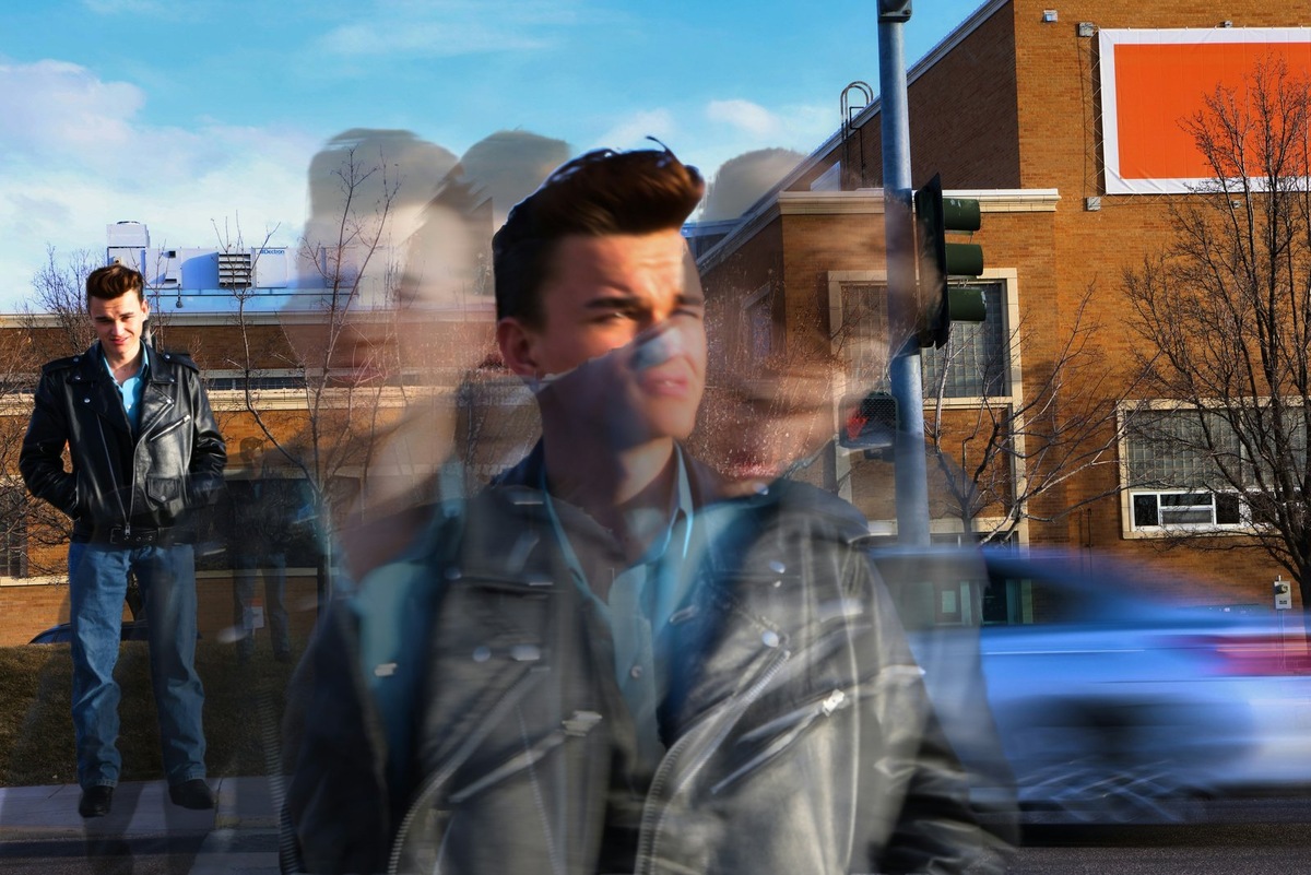    В массовом сознании шизофрения ассоцируется с раздвоением личности, но в действительности ее проявления гораздо богаче.