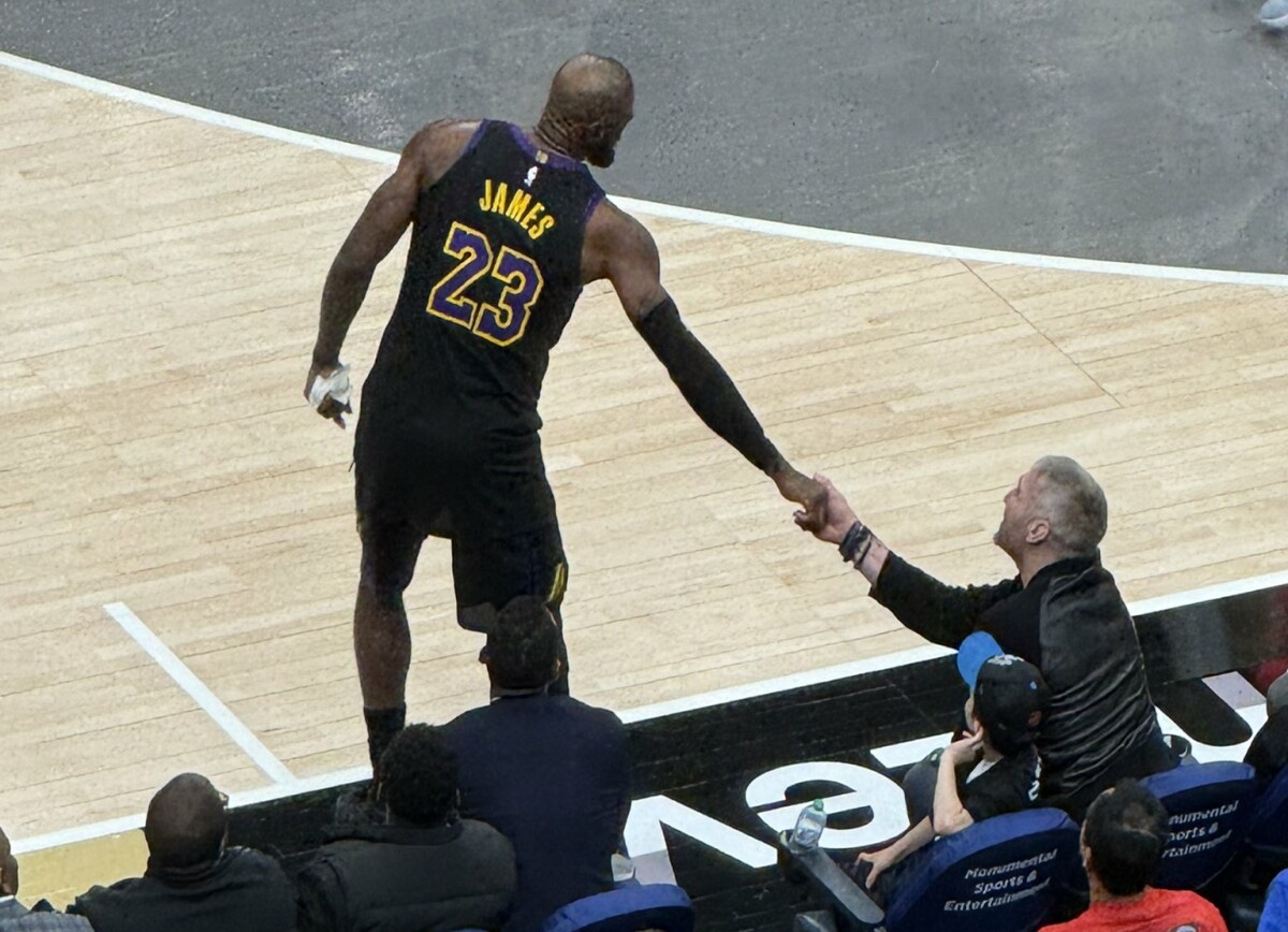     RMNB о появлении Овечкина на игре НБА: насыщенный вечер Великой восьмёрки