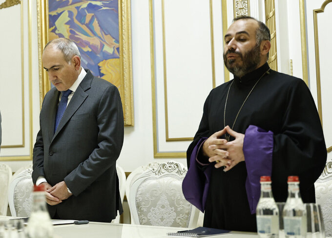    Эчмиадзин объявил о лишении Сарояна сана, что в СК расценили как отказ Церкви от исполнения судебного акта. Фото: сайт Премьер-министра Республики Армения.