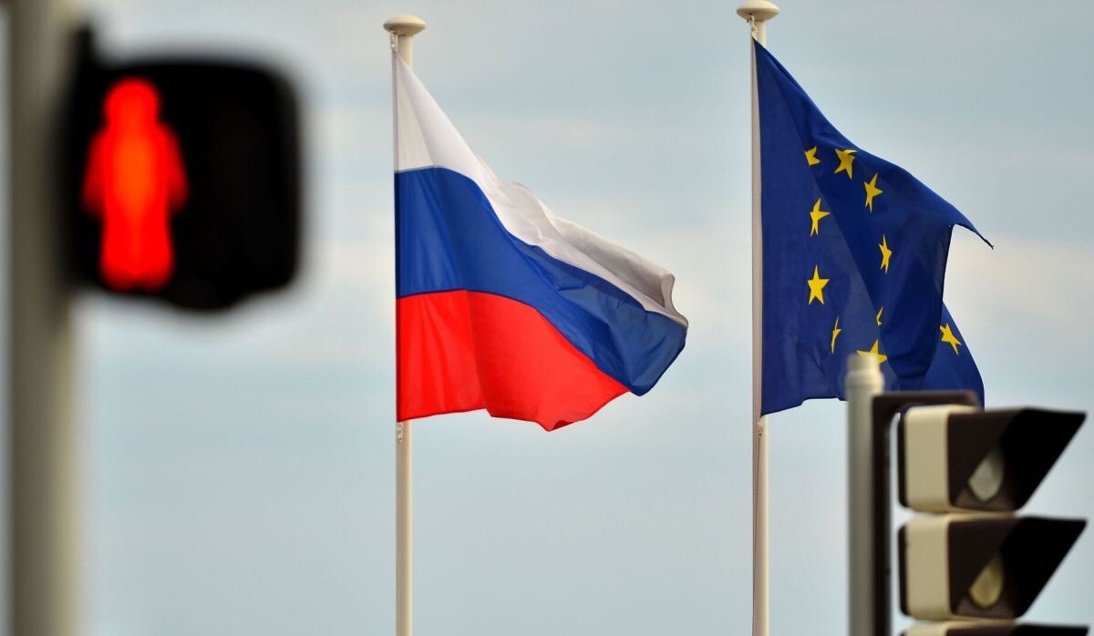     Флаги России и ЕС. Источник: © РИА Новости Автор фото: Владимир Сергеев