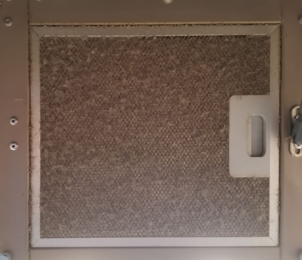 Любая вытяжка оборудована воздушным фильтром