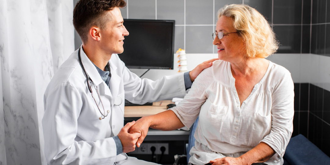 "Полипы находят у 50% людей старше 45 лет". Терапевт объяснил, почему нельзя ждать симптомов и когда пора на обследование