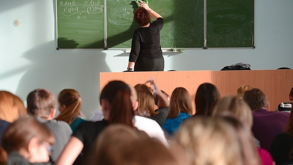 Рособрнадзор вынес предостережение 11 вузам, Дуров раскрыл проблемы внутри WhatsApp*, под Красноярском случилось ДТП с детьми: что произошло 2 февраля