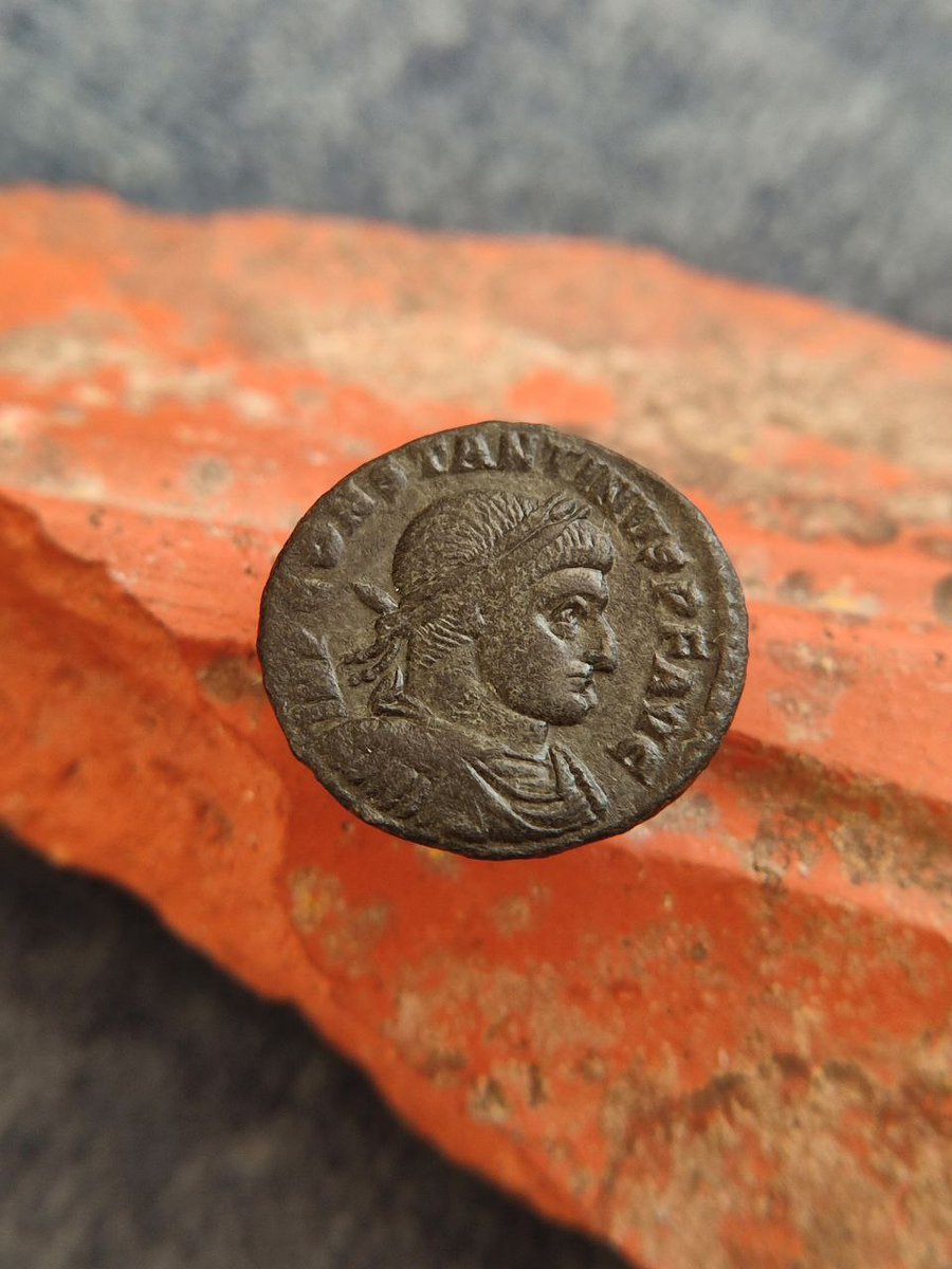 Античная монета Константина Великого, монетный двор Арль, аверс