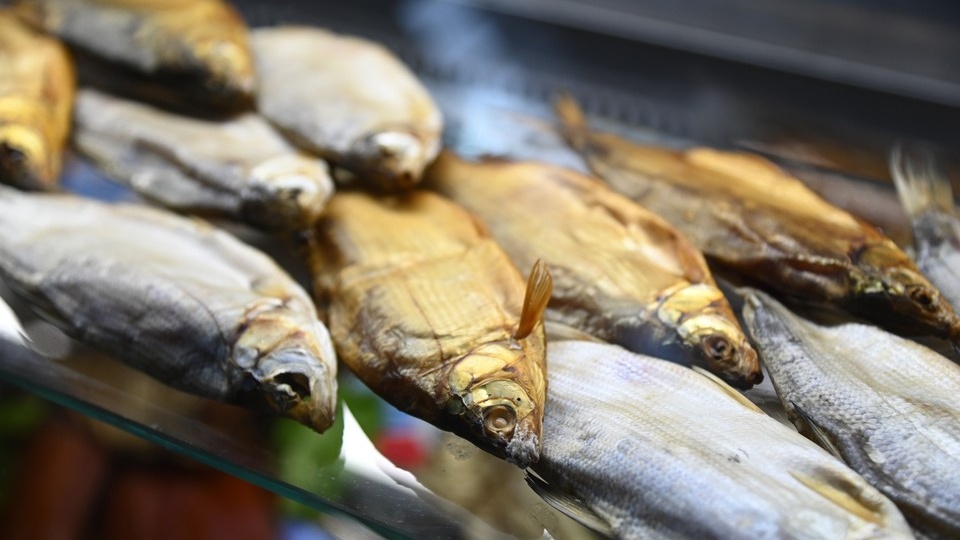 Роспотребнадзор проверяет данные об обнаружении ртути в упаковке рыбы в Москве