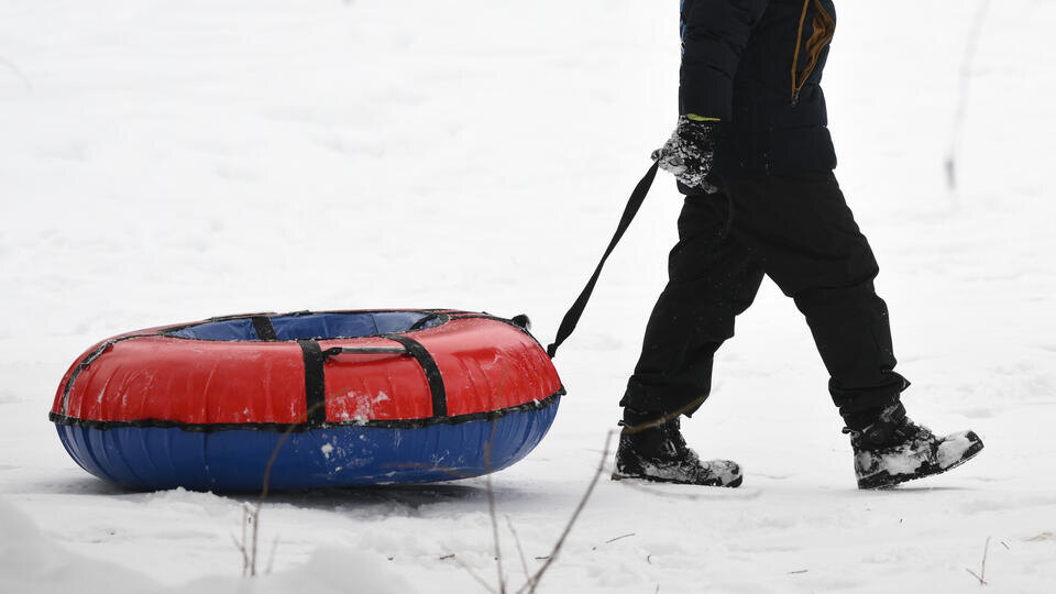     Пятилетний мальчик на тюбинге разбился насмерть во Владивостоке РИА Новости/Владимир Астапкович