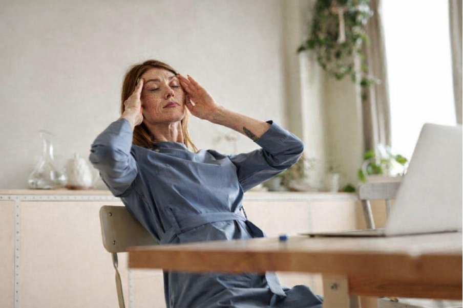 При появлении признаков ранней менопаузы, нужно обязательно обратиться к врачу и пройти обследование, чтобы найти точную причину