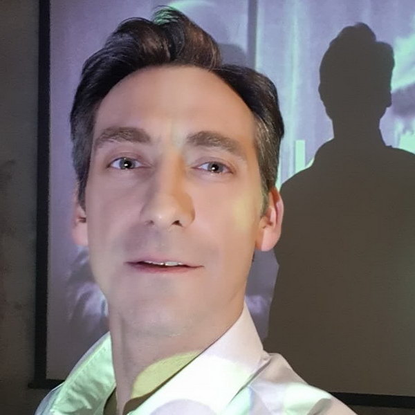     Артем Ткаченко и Тата Хачатрян сыграют спектакль «Шанель № Стравинский» в Доме музыки