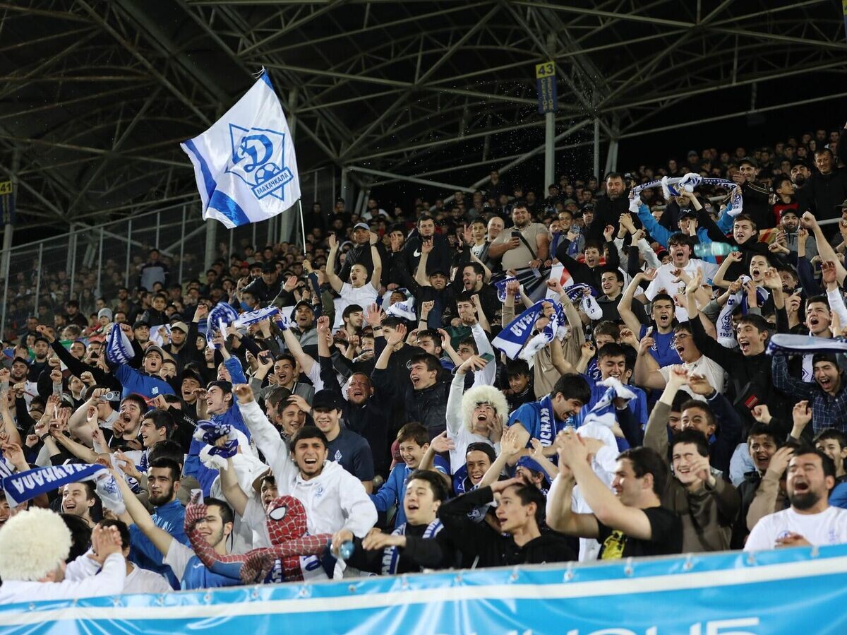    Болельщики махачкалинского "Динамо" | © Фото : Пресс-служба "Динамо" (Махачкала)