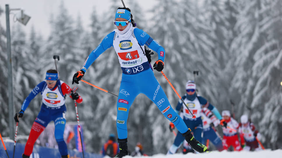 Ребекка Пасслер (в центре).📷Фото: Matthew Childs / Reuters