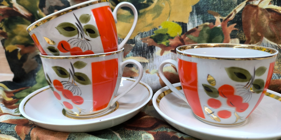 Яркая "рябинка" на столе