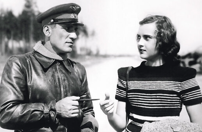 Николай Крючков и Алла Парфаньяк