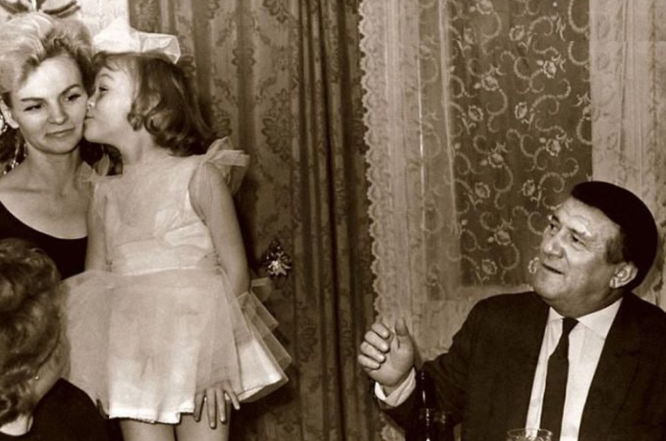 Николай Крючков, его жена Лидия и дочка Эльвира