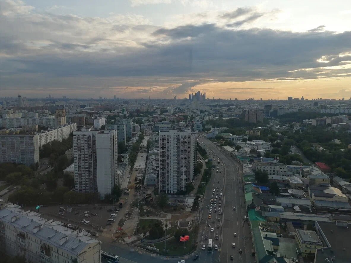 Мой родной район Москвы с высоты птичьего полета. Метро "Площадь Ильича". Сложно представить, но, когда-то (сравнительно недавно) это была малоэтажная окраина, а не почти центр. Фото автора