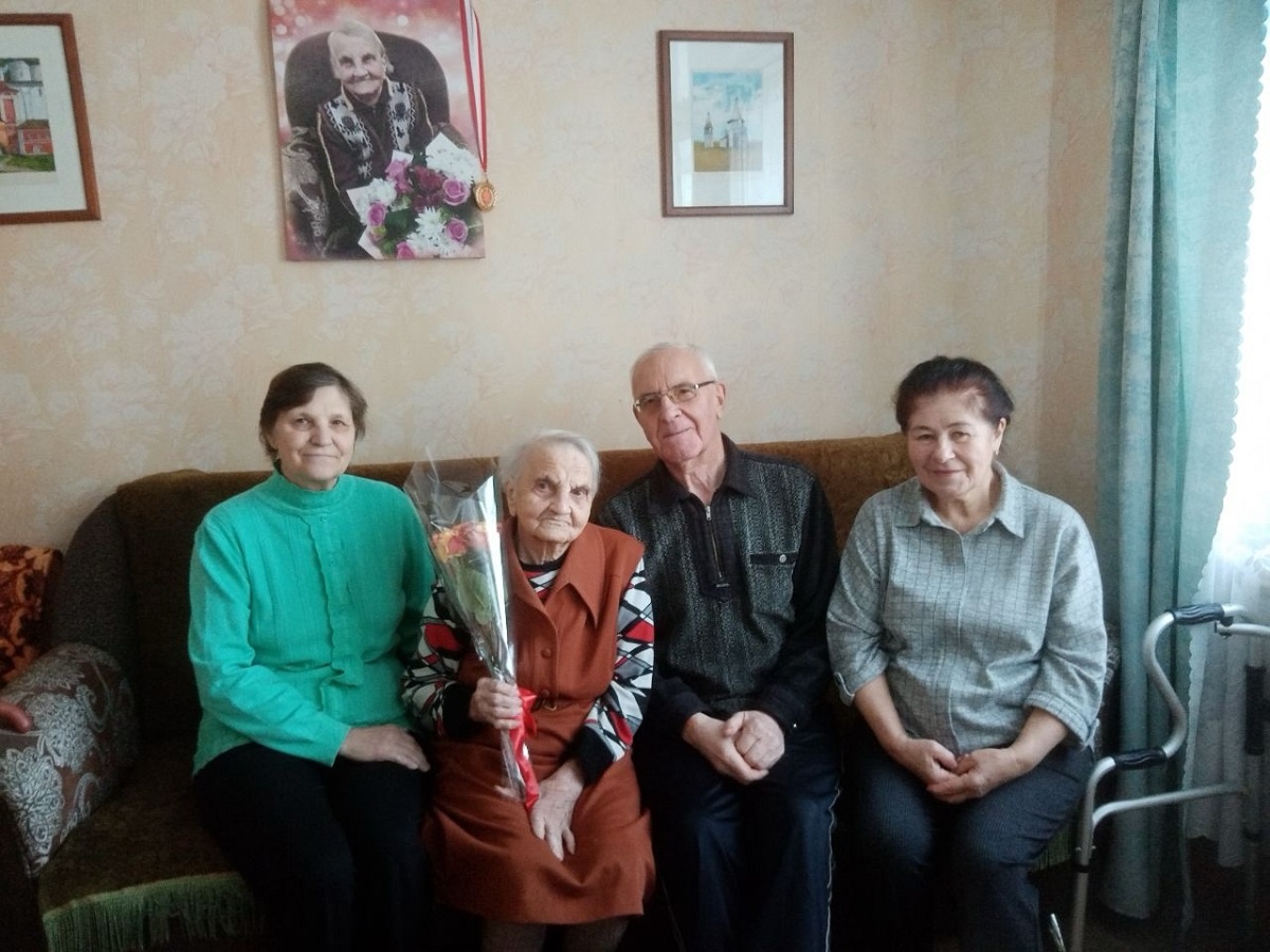    С 103-летием Татьяну Николаевну поздравил Совет ветеранов села Борковка и её сын Вячеслав Сергеевич