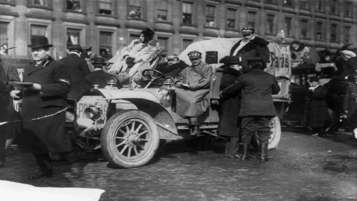 Старт автогонки. Взято: Яндекс.Картинки