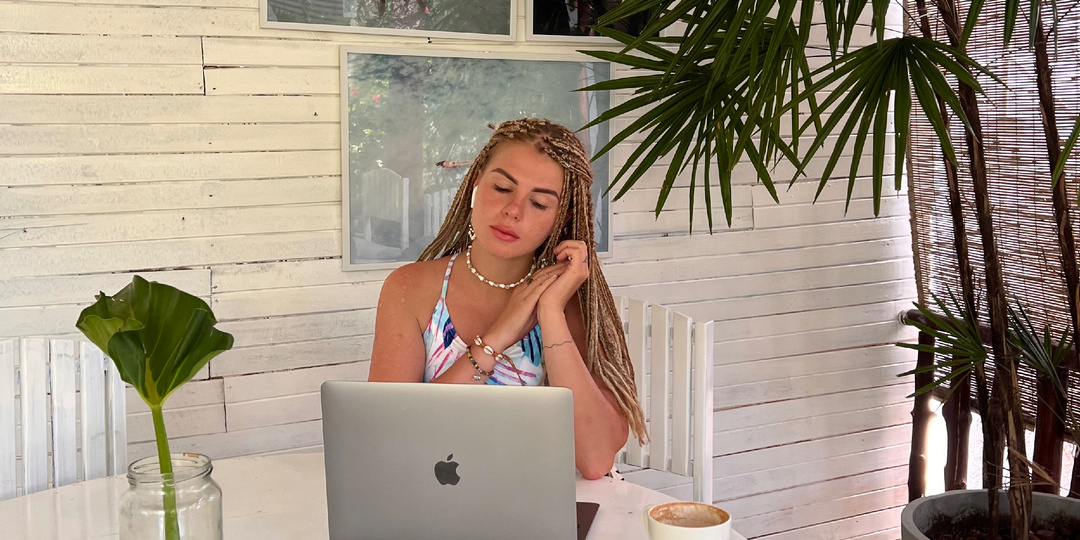 Откуда у меня деньги на путешествия – сколько я зарабатываю на Яндекс.Дзене и кем я работаю