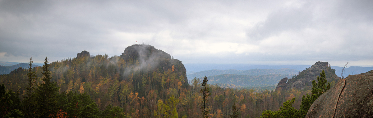С вершины IV столб II и I столб. Осень