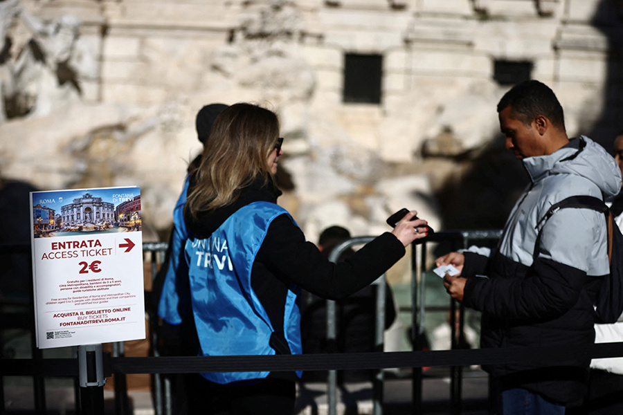    Vincenzo Livieri / Reuters