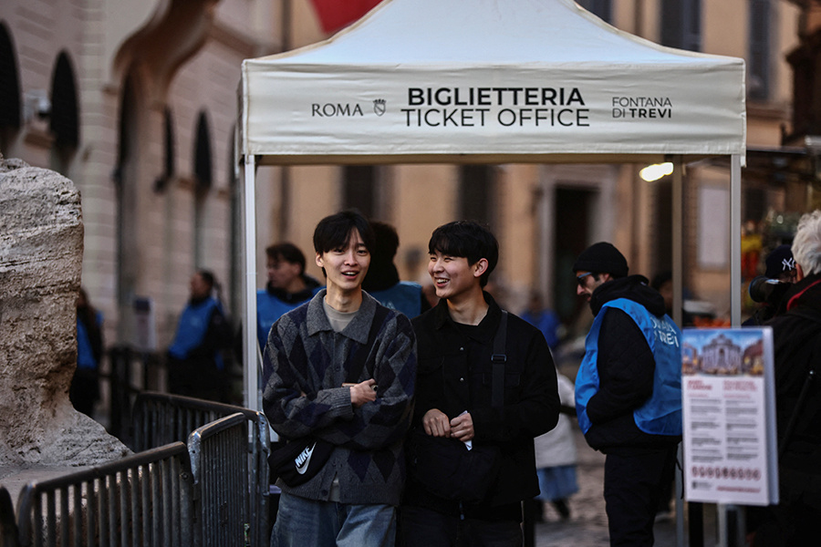    Vincenzo Livieri / Reuters