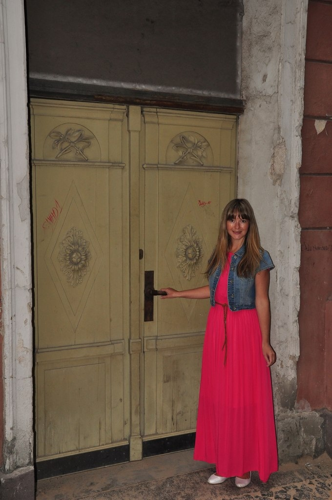 та самая дверь, что вела в дом Шерлока Холмса. Правда ручку во время съемок заменили на старинную